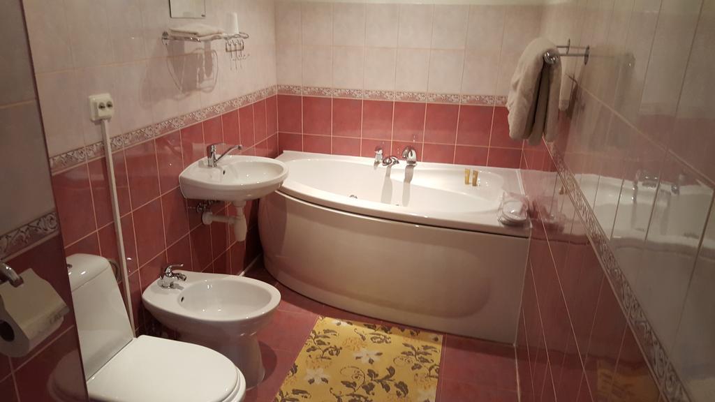 Hotel Гулбене Екстериор снимка