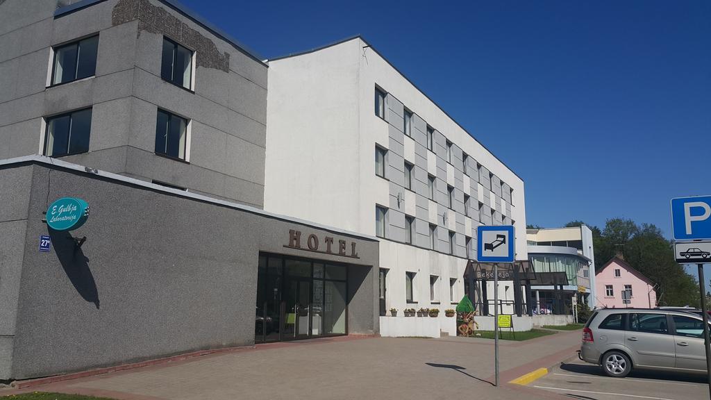 Hotel Гулбене Екстериор снимка